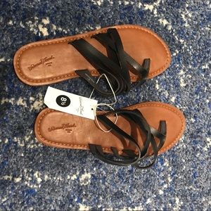 Last chance!! Universal Thread black strappy